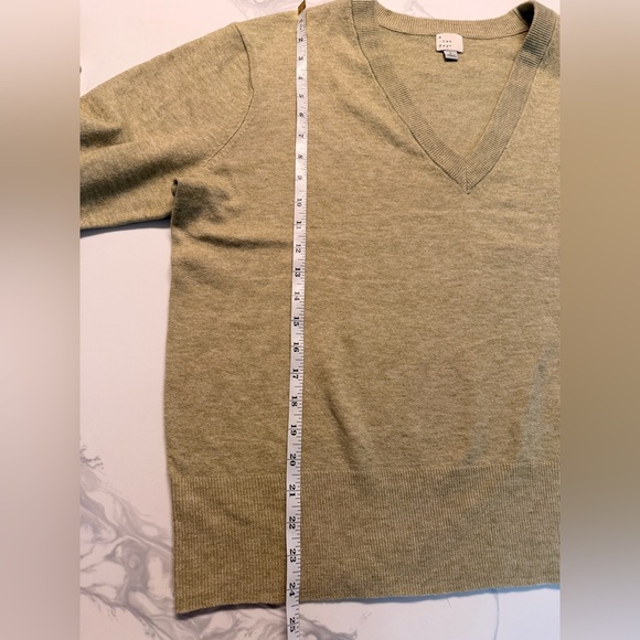 A New Day NWT Olive Green V-Neck Sweater Size Large - Picture 6 of 6